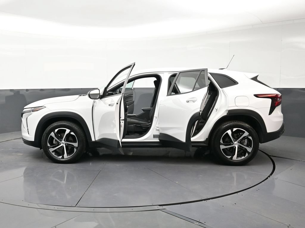 Used 2024 Chevrolet Trax RS FWD image 34