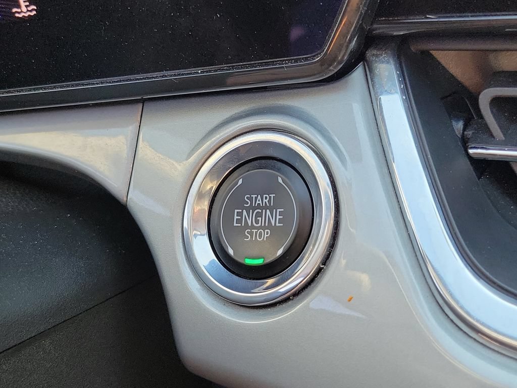 Used 2025 Chevrolet Trax LT FWD image 33