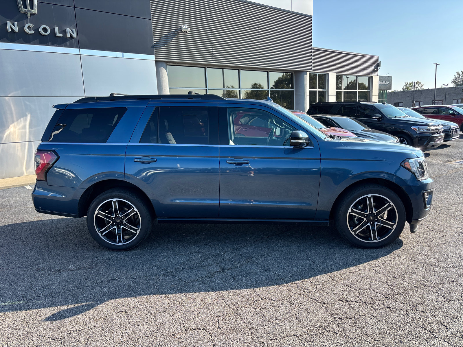 Used 2019 Ford Expedition Limited w/ Equipment Group 303A AWD/4WD image 8