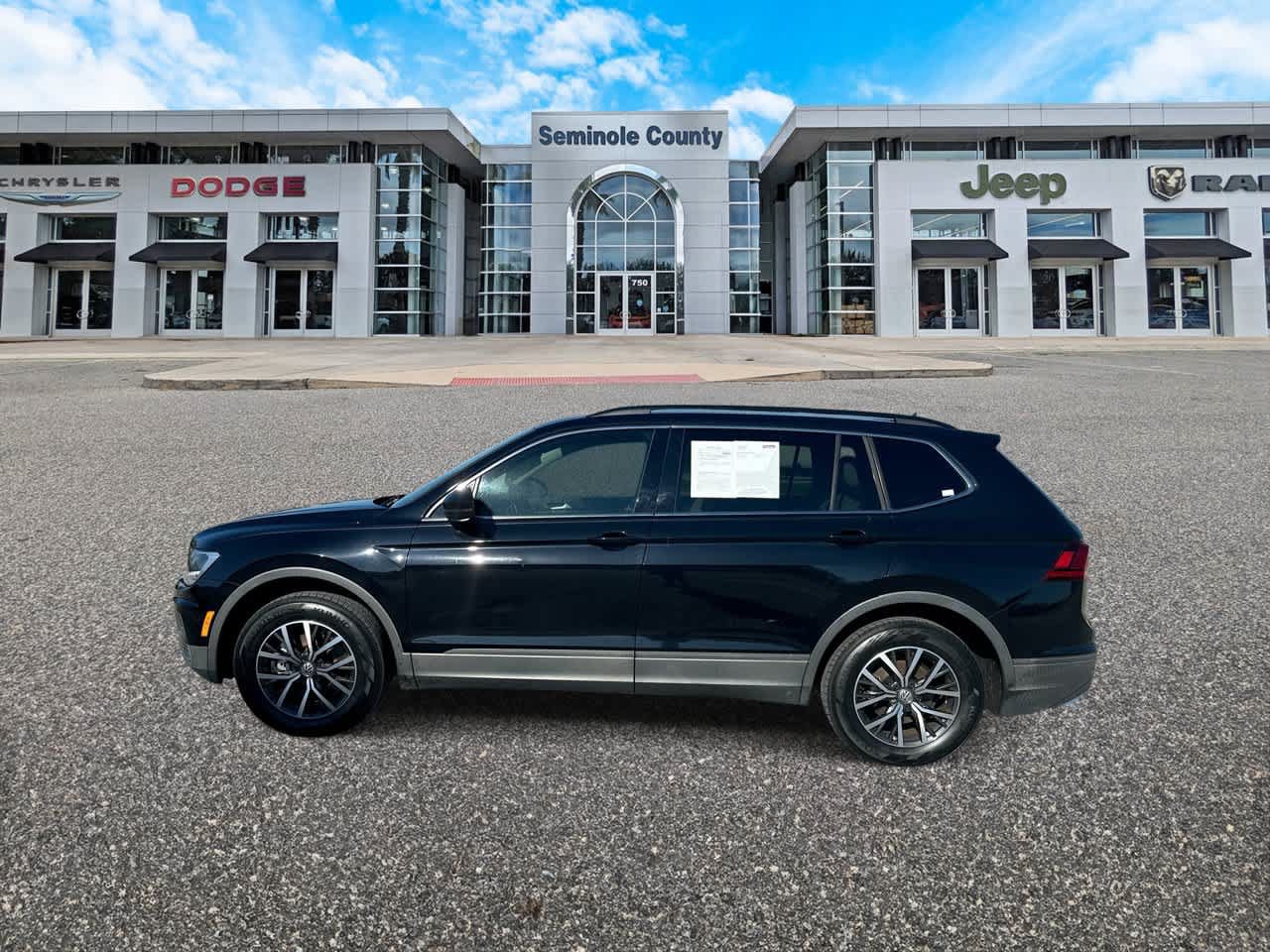 Used 2019 Volkswagen Tiguan SE w/ Panoramic Sunroof Package FWD image 5