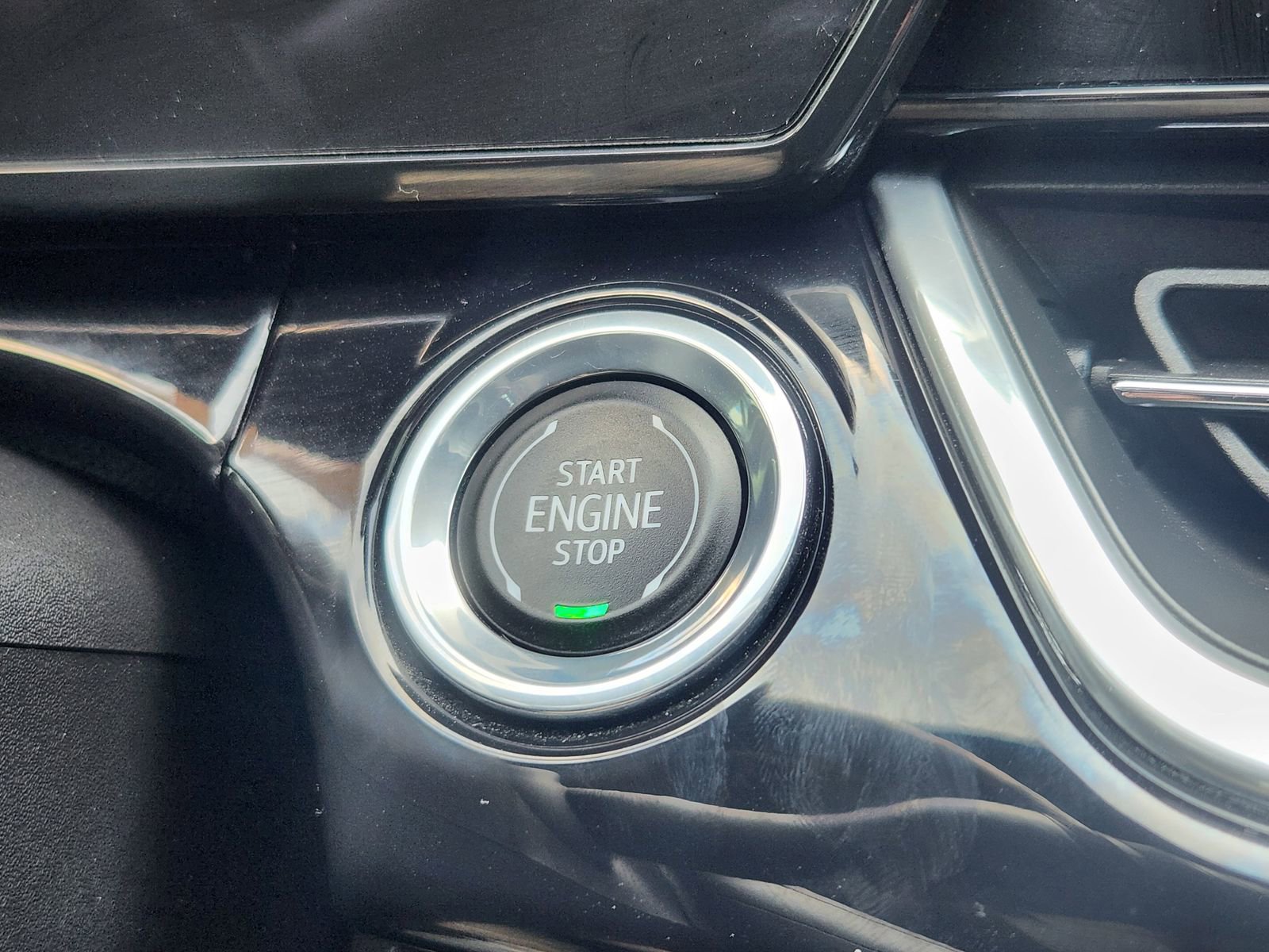 Used 2024 Chevrolet Trax RS FWD image 23