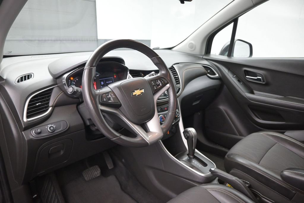 Used 2020 Chevrolet Trax LT w/ LT Convenience Package AWD/4WD image 18