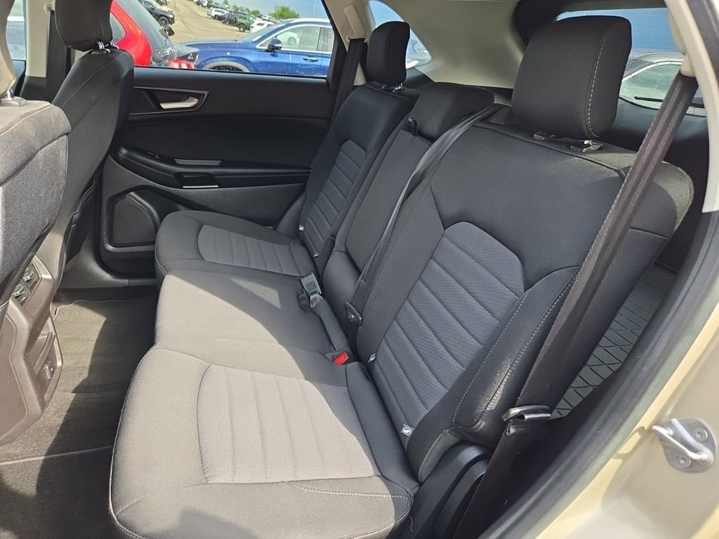 Used 2018 Ford Edge SE FWD image 13