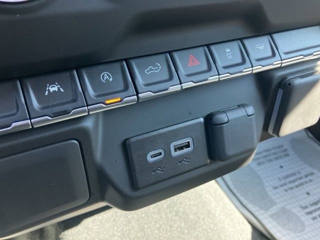 Used 2025 Chevrolet Silverado 1500 Custom image 35