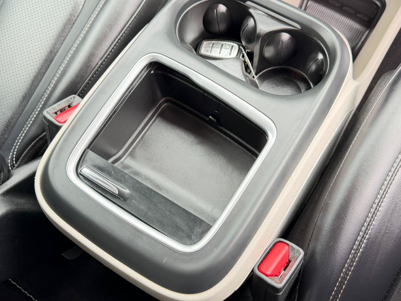 Used 2023 Chrysler Pacifica Touring-L FWD image 57