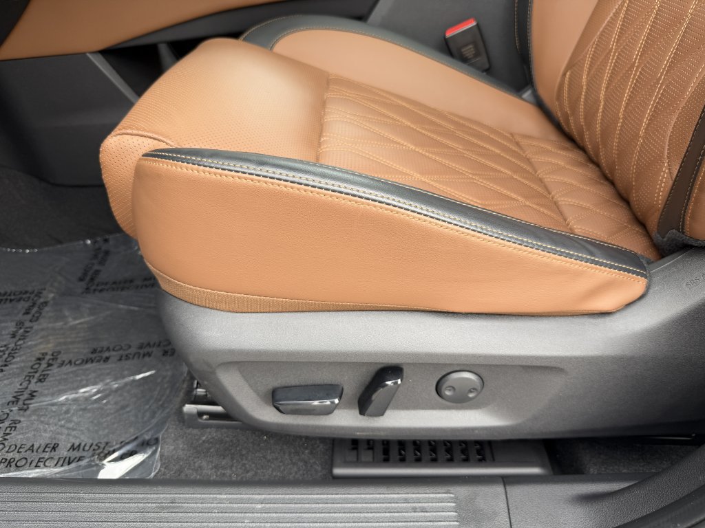 Used 2025 Nissan Rogue Platinum w/ Platinum Premium Package FWD image 33