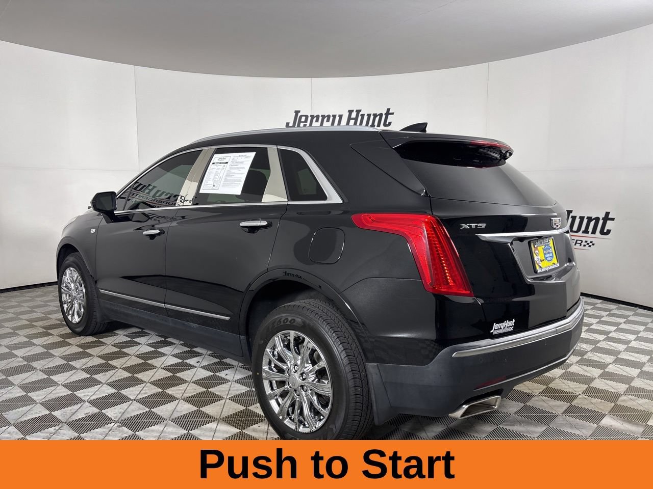 Used 2017 Cadillac XT5 Luxury w/ Driver Awareness Package FWD image 8