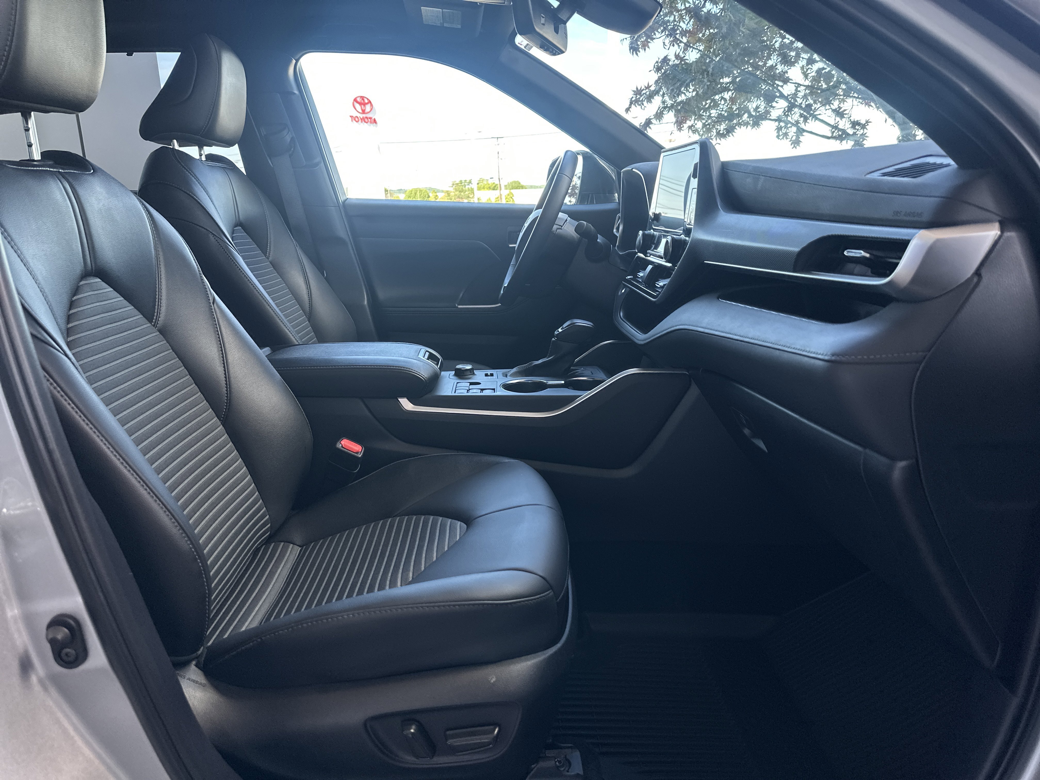Certified 2025 Toyota Highlander XSE AWD/4WD image 15