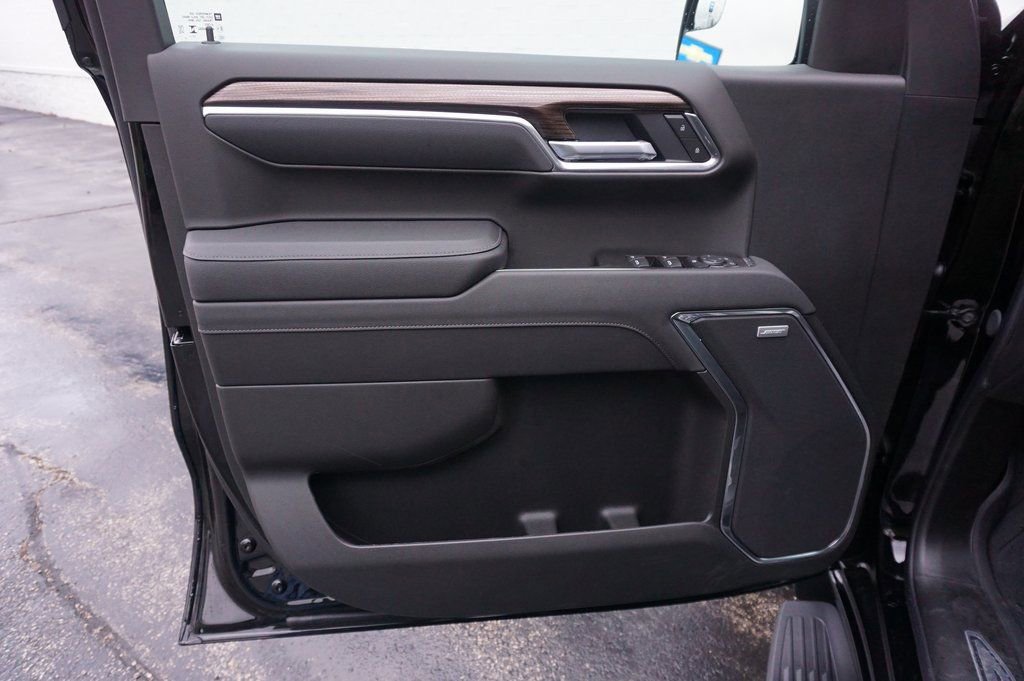 New 2026 Chevrolet Silverado 1500 RST w/ Dark Appearance Package image 24