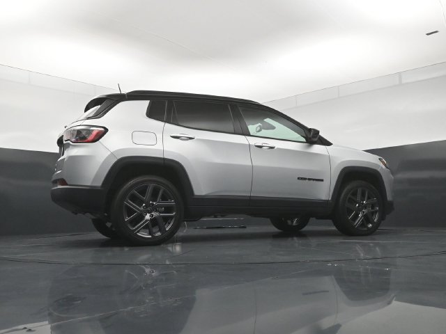 New 2026 Jeep Compass Limited w/ Sun, Sound & Navigation Group AWD/4WD image 24