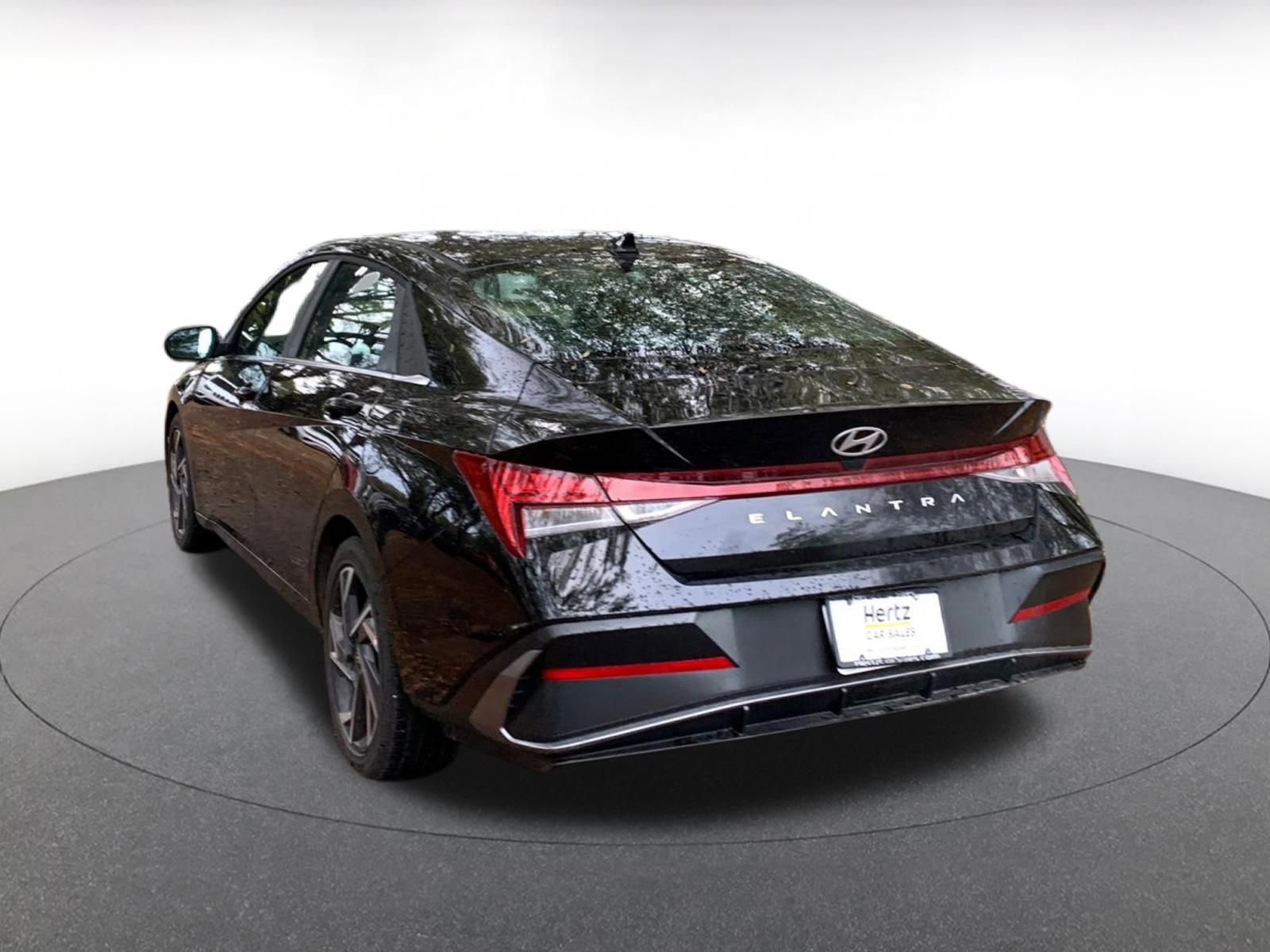 Used 2025 Hyundai Elantra SEL image 5