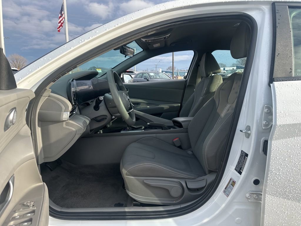Used 2024 Hyundai Elantra SEL image 6