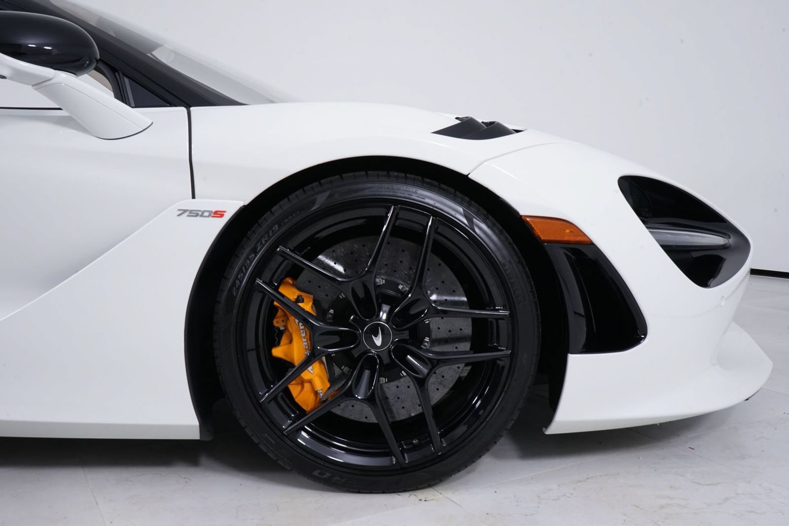Used 2024 McLaren 750S Spider RWD image 15