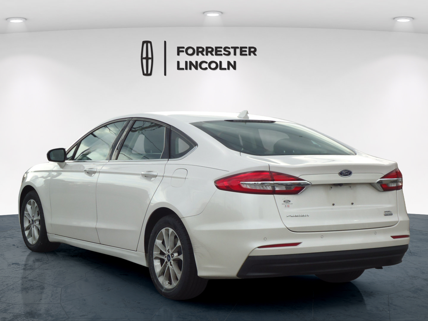 Used 2020 Ford Fusion SEL FWD image 5