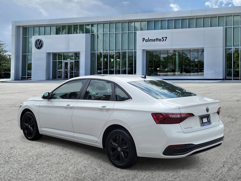 Certified 2023 Volkswagen Jetta SE FWD image 4