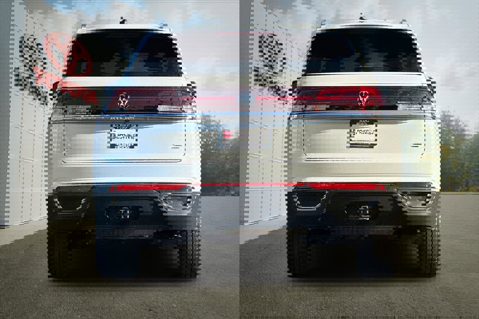 Used 2025 Volkswagen Atlas Cross Sport SE image 4