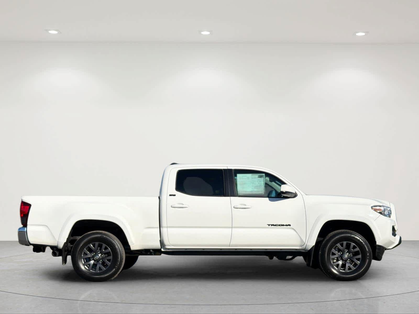 Used 2022 Toyota Tacoma SR5 AWD/4WD image 6