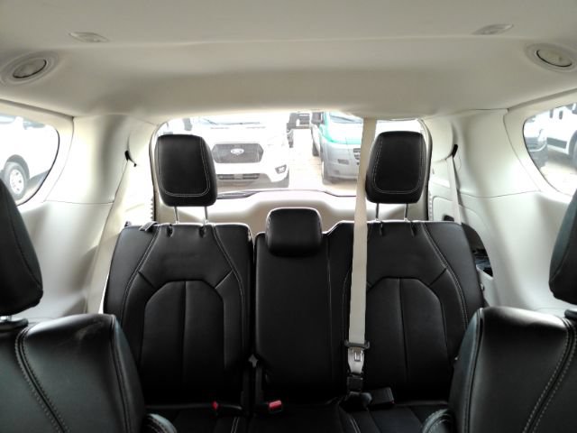 Used 2024 Chrysler Pacifica Touring-L FWD image 36