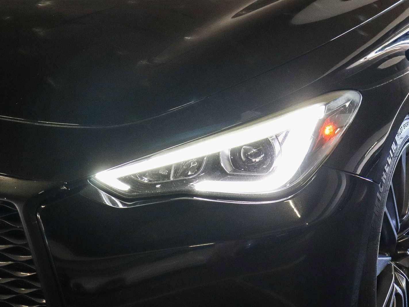 Used 2017 INFINITI Q60 Red Sport 400 RWD image 7