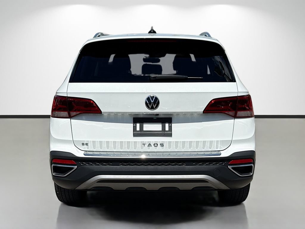 Used 2023 Volkswagen Taos SE w/ Black Wheel Package FWD image 4