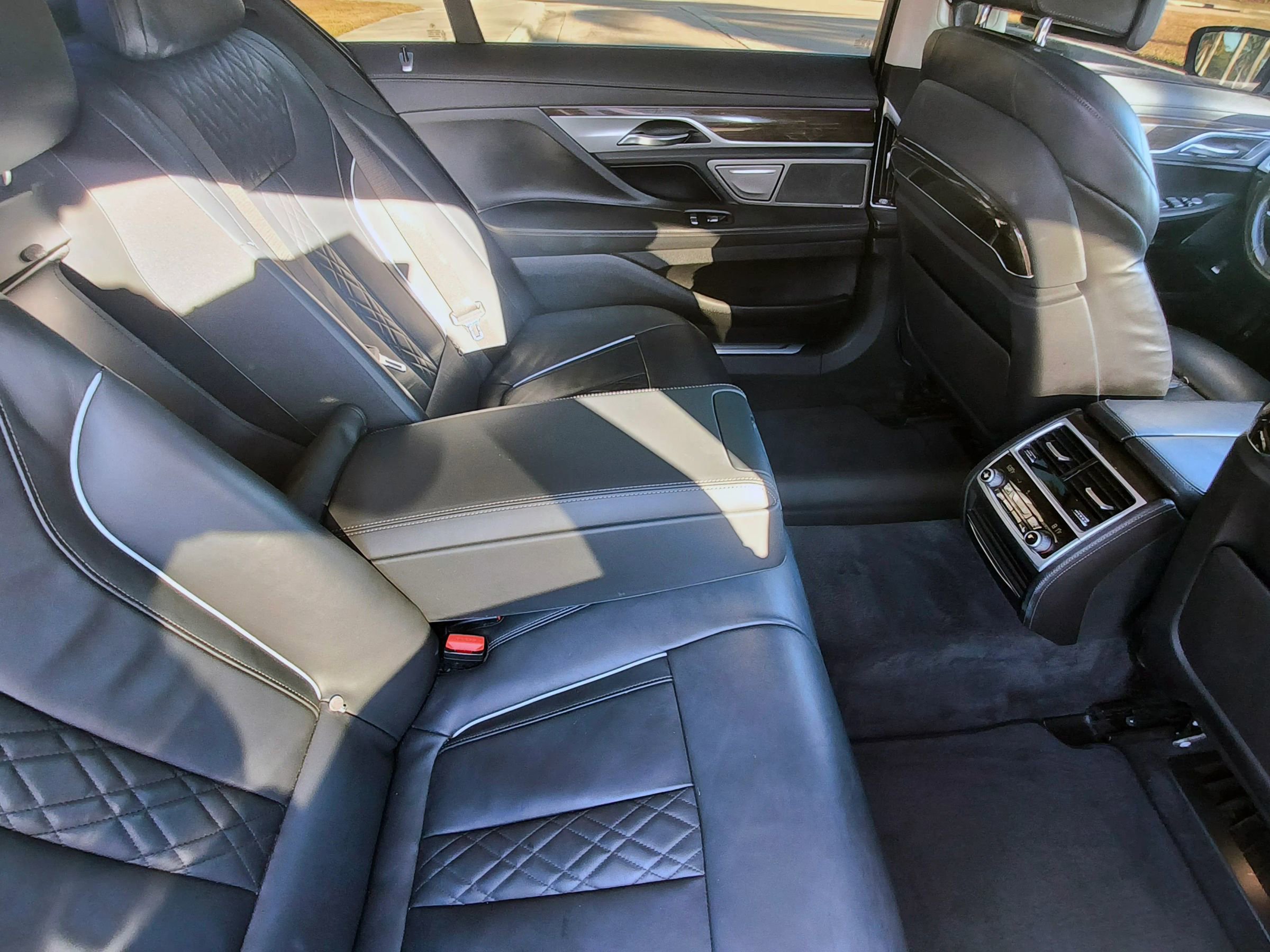 Used 2018 BMW 750i xDrive image 31