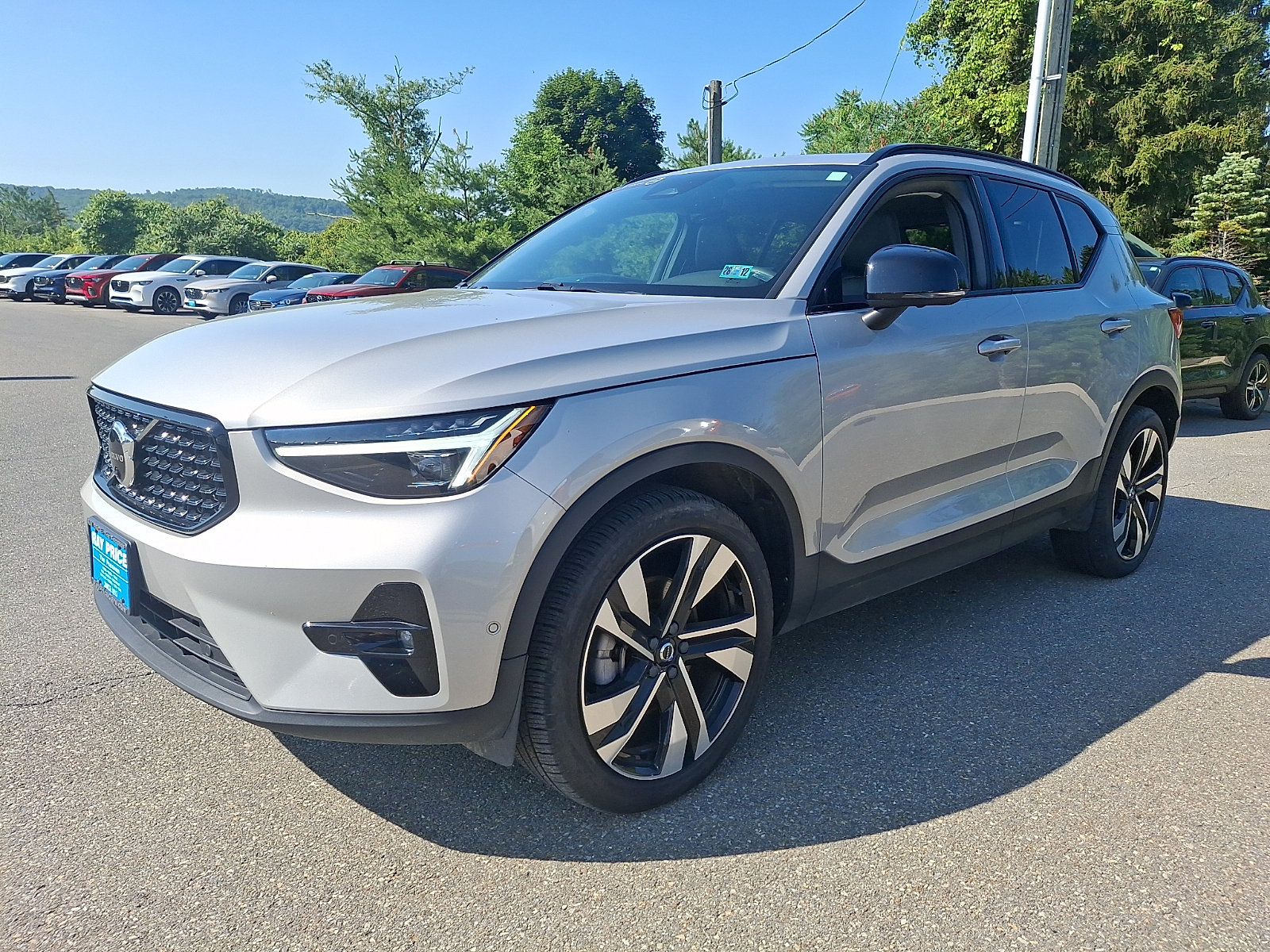 Certified 2023 Volvo XC40 B5 Ultimate w/ Protection Package Premier AWD/4WD image 4