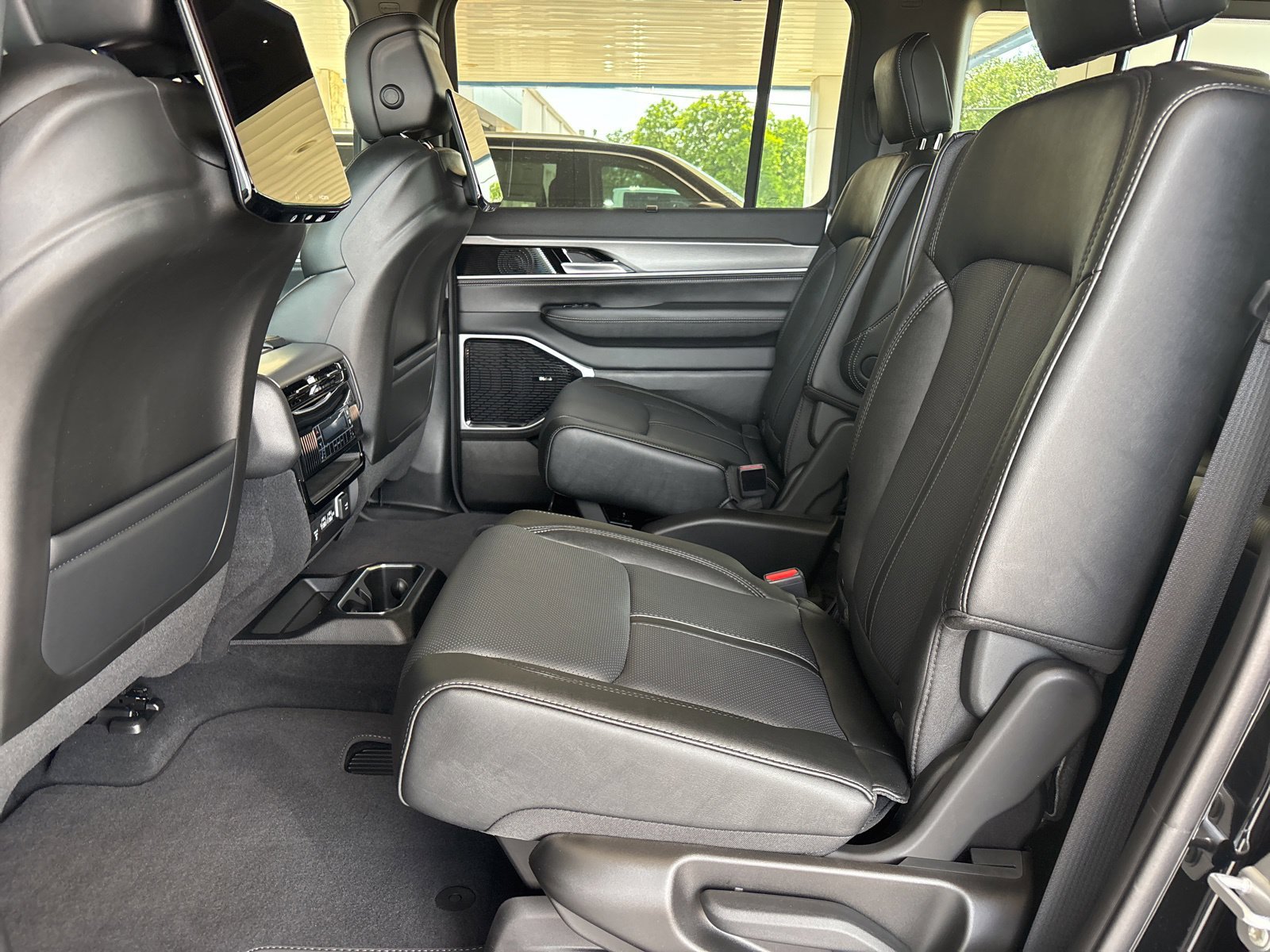 New 2026 Jeep Grand Wagoneer Limited AWD/4WD image 19