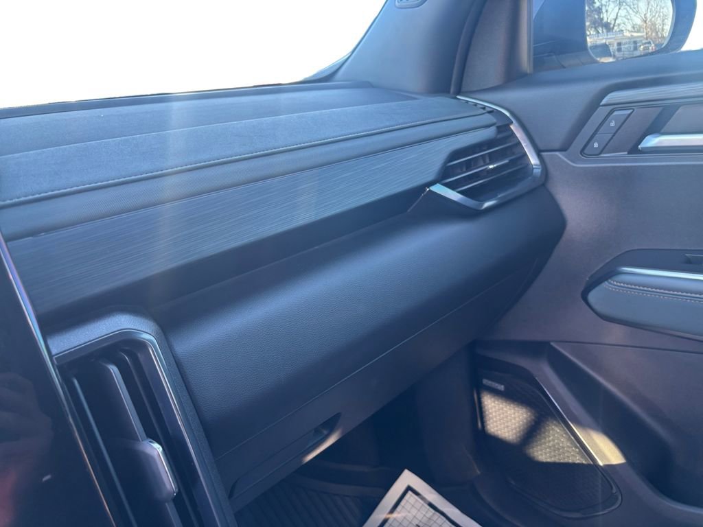 Used 2025 GMC Acadia AT4 w/ Super Cruise Package image 28