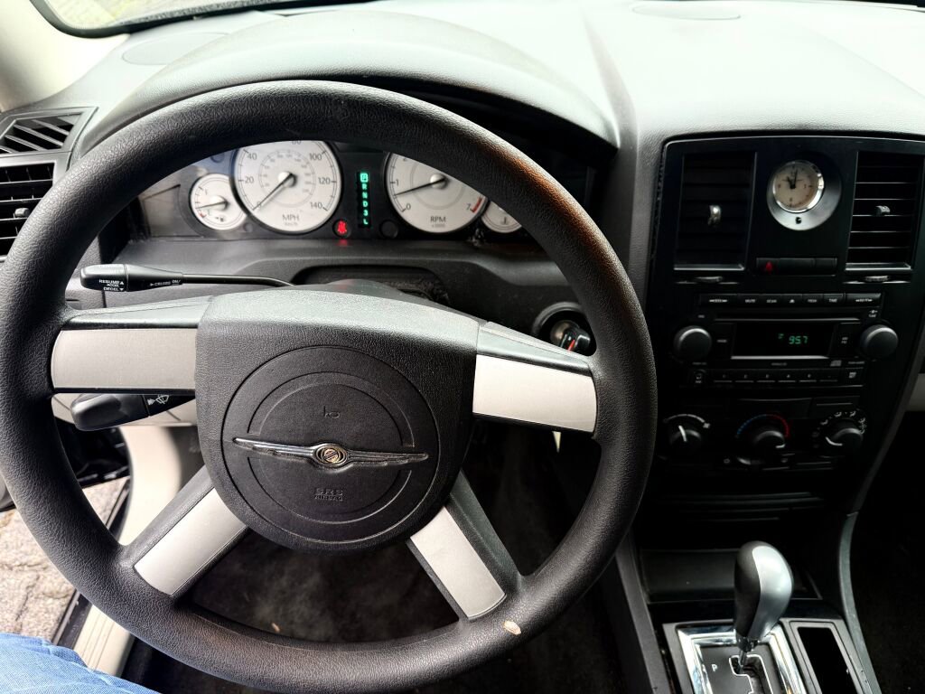 Used 2006 Chrysler 300 image 12