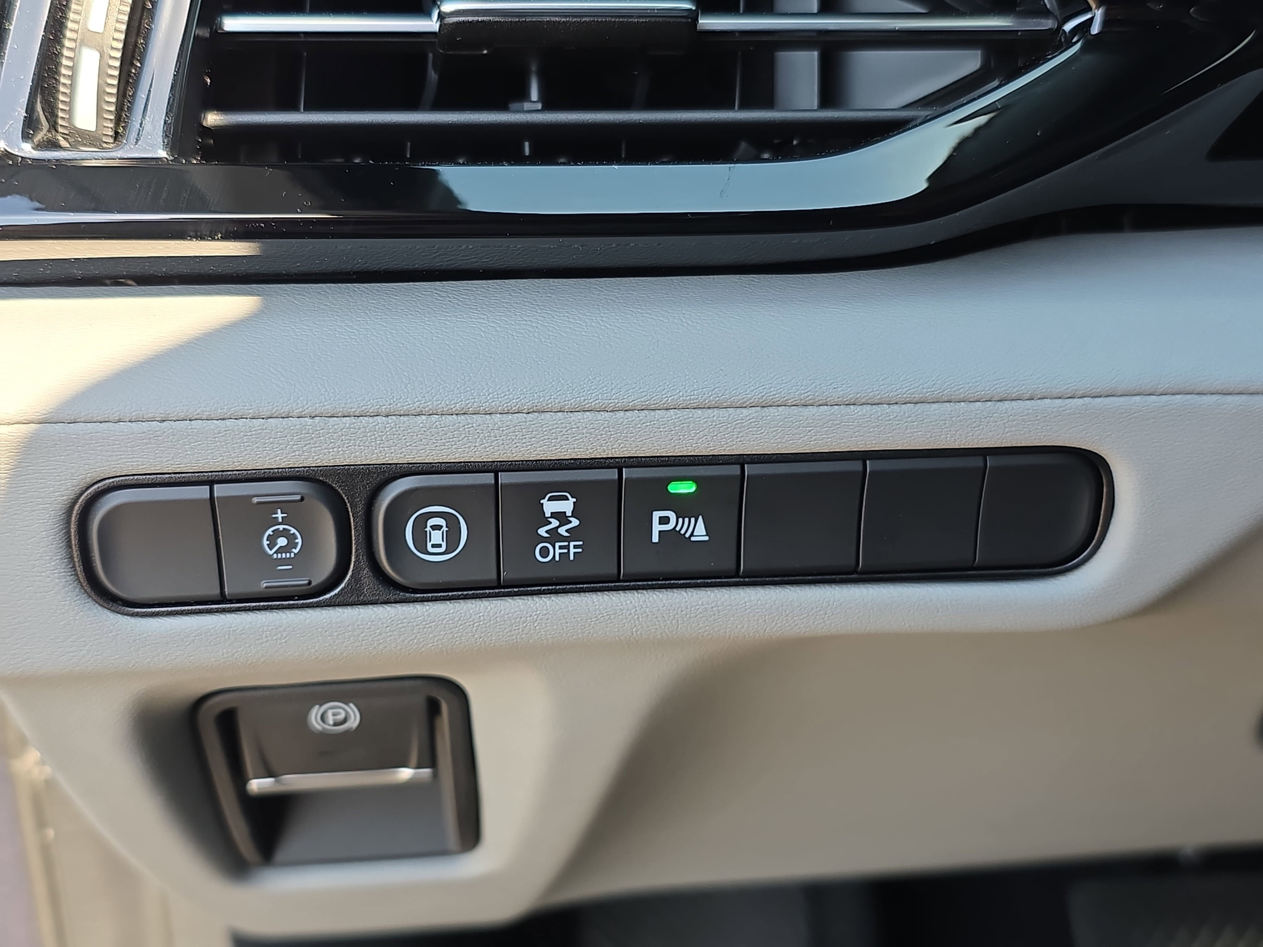 Certified 2026 Acura MDX FWD w/ Technology Package image 24