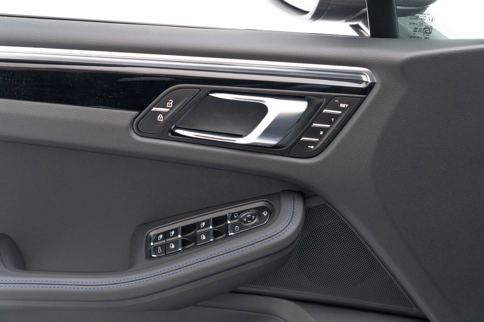 New 2025 Porsche Macan Turbo image 18