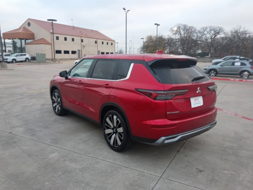 Used 2025 Mitsubishi Outlander SE image 12