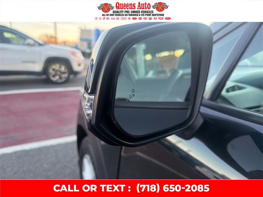 Used 2022 Toyota Corolla Cross LE AWD/4WD image 35