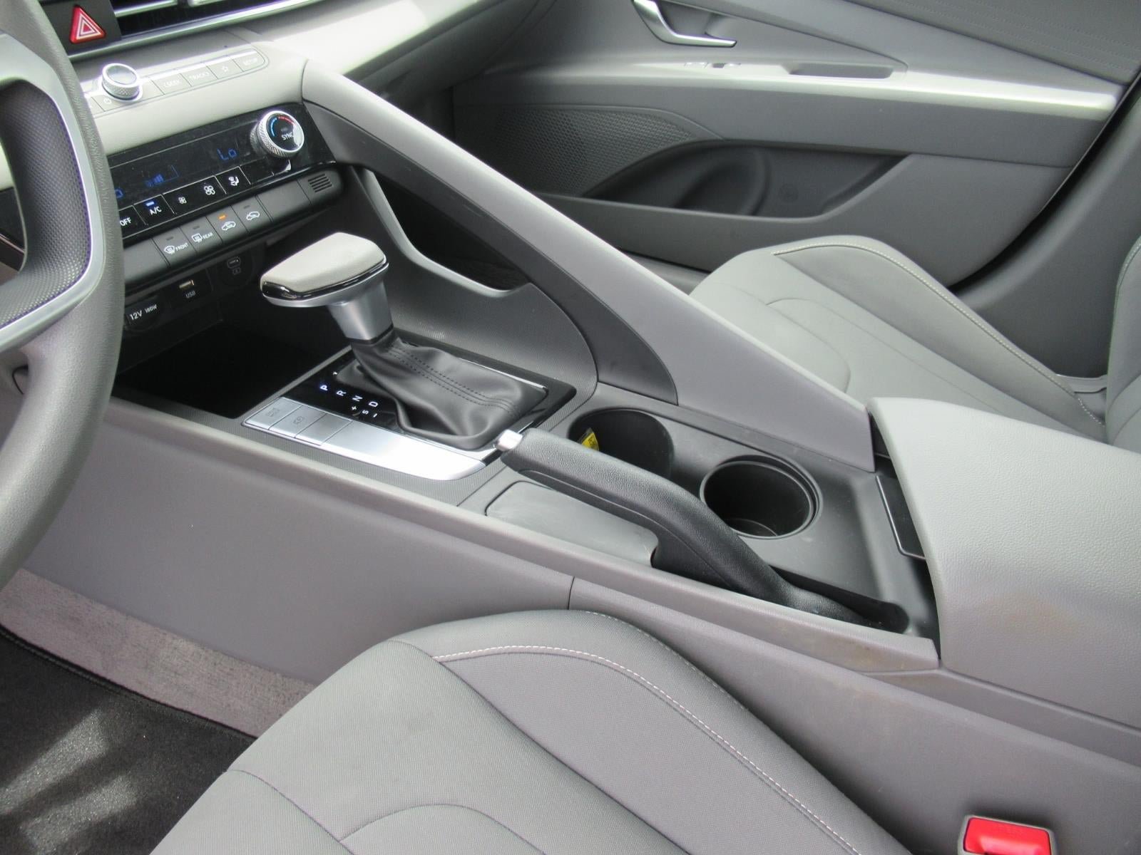 Used 2024 Hyundai Elantra SEL FWD image 16