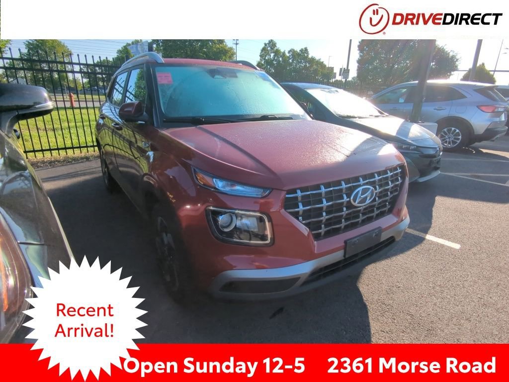 Used 2024 Hyundai Venue SEL FWD image 1