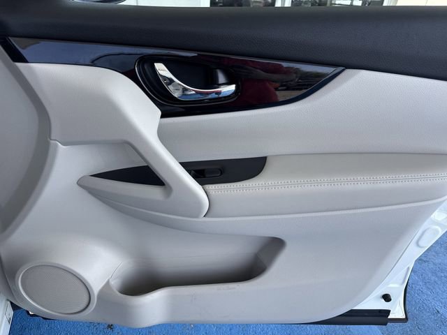 Used 2022 Nissan Rogue Sport SL w/ Premium Package image 34