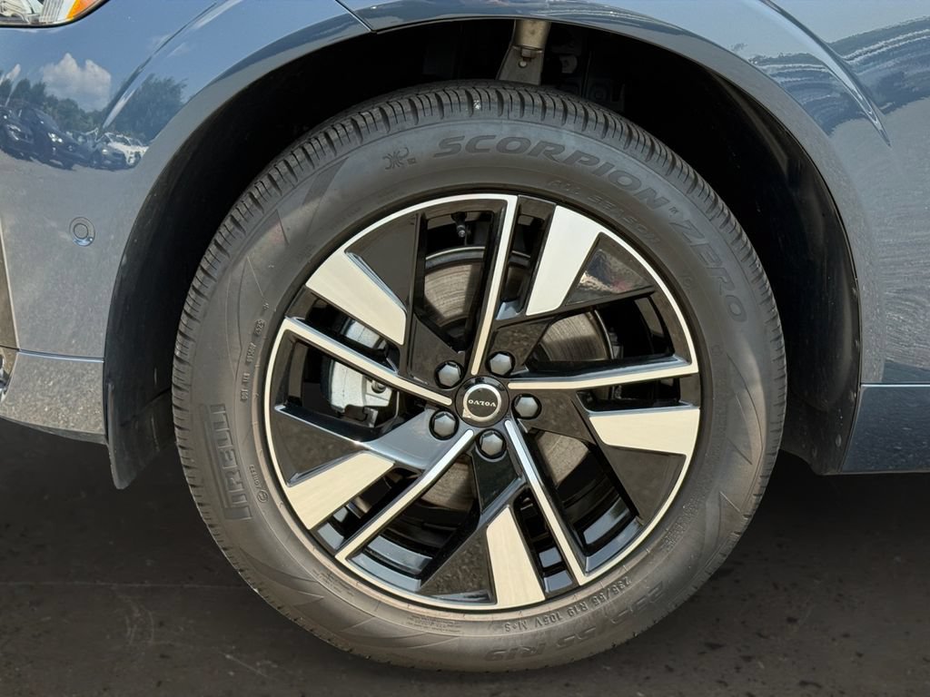Certified 2026 Volvo XC60 B5 Plus w/ Climate Package AWD/4WD image 29