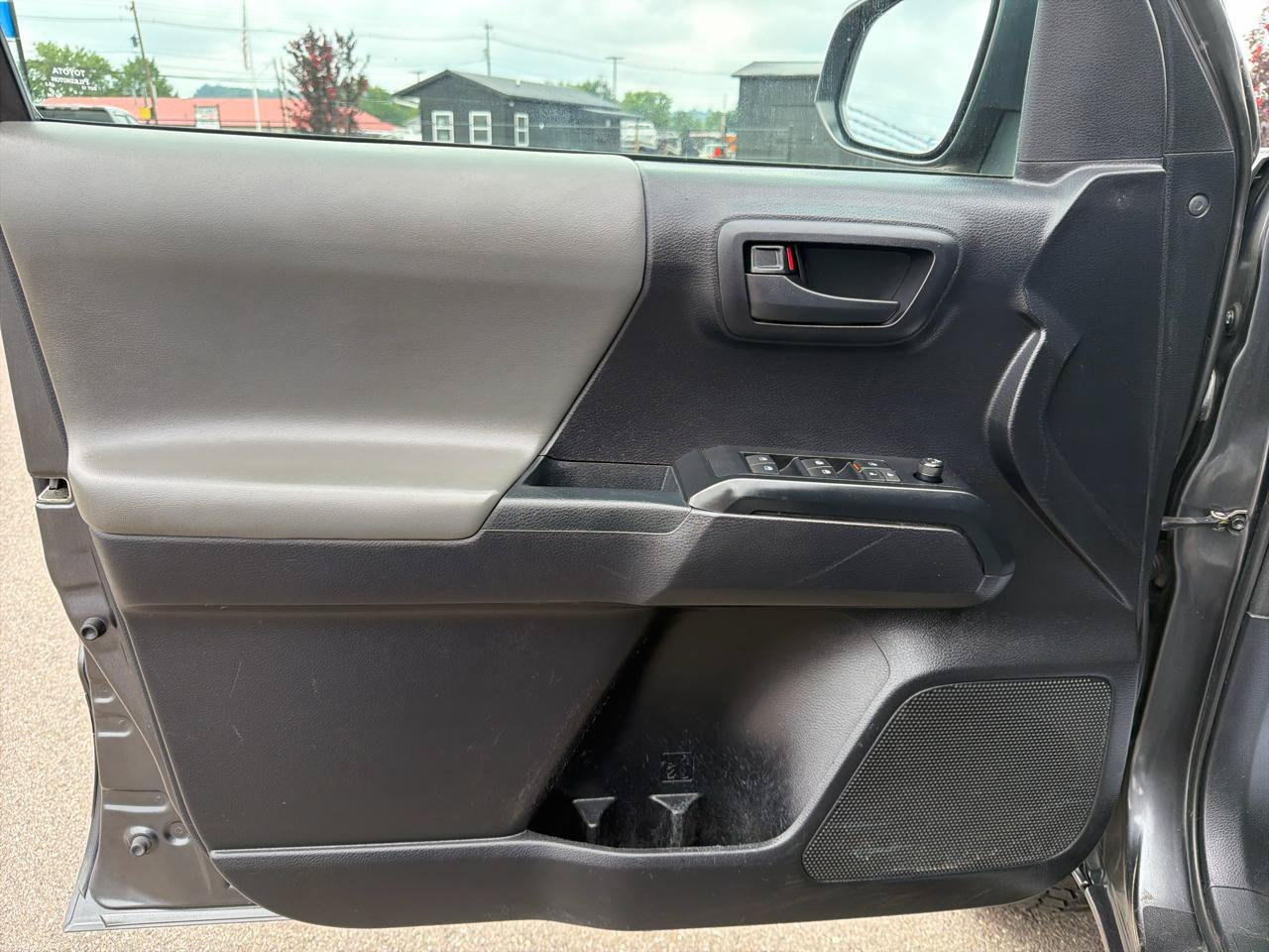 Used 2021 Toyota Tacoma SR AWD/4WD image 8