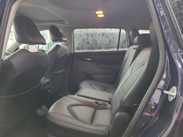 Used 2021 Toyota Highlander XLE FWD image 9