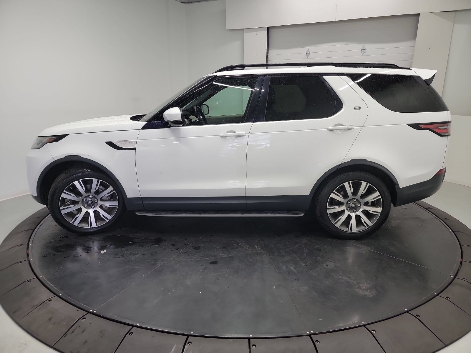 Used 2019 Land Rover Discovery HSE AWD/4WD image 4