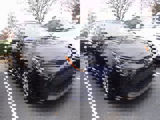 Used 2022 Toyota Corolla LE image 3