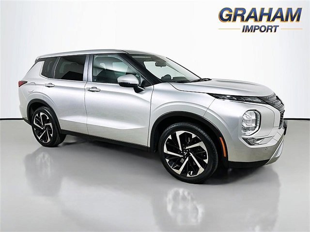 Used 2023 Mitsubishi Outlander SE image 1