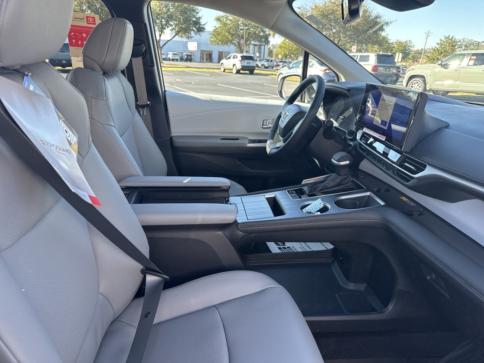 New 2025 Toyota Sienna XLE FWD image 34