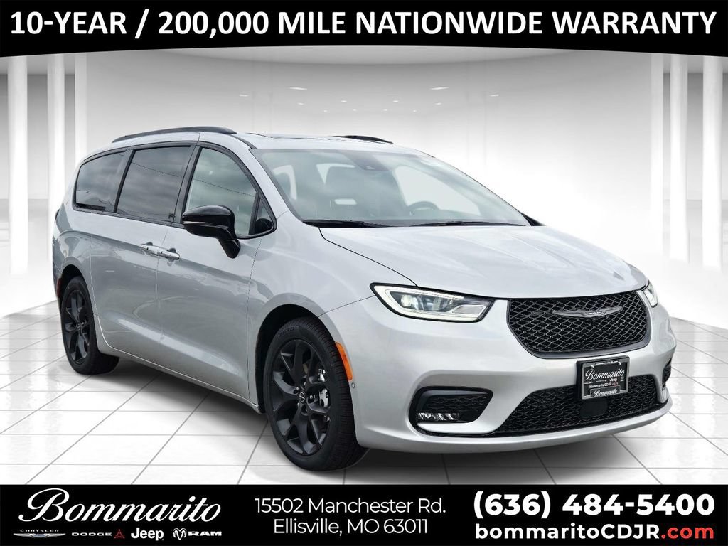 New 2026 Chrysler Pacifica Limited w/ S Appearance Package