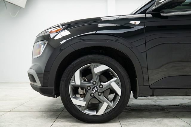 Used 2023 Hyundai Venue SEL image 31