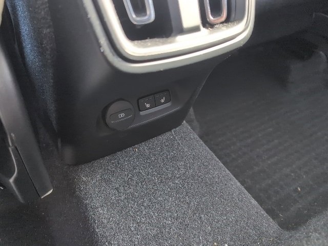 Used 2023 Volvo XC40 B5 Plus w/ Protection Package Premier image 13