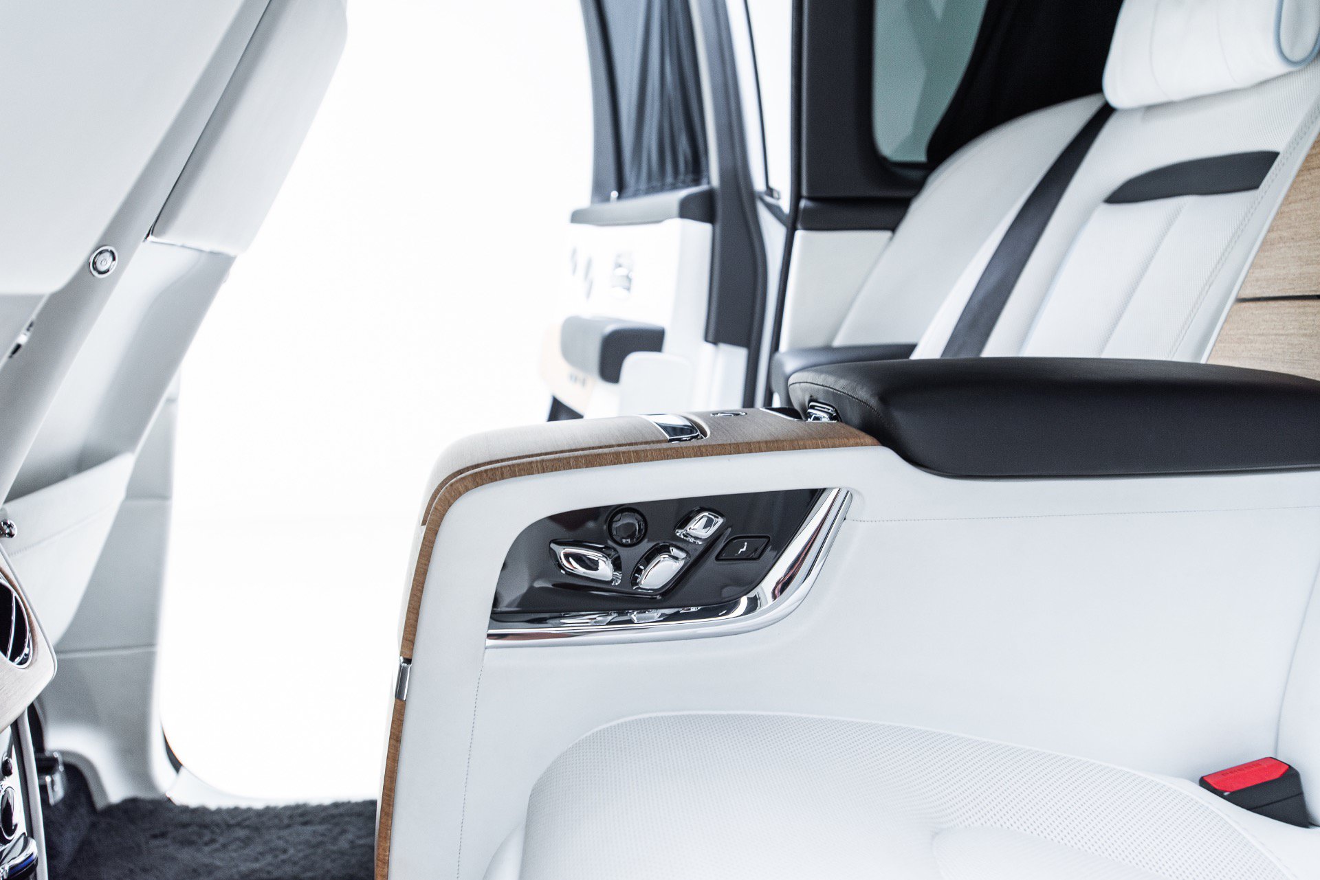 Used 2019 Rolls-Royce Cullinan AWD/4WD image 29