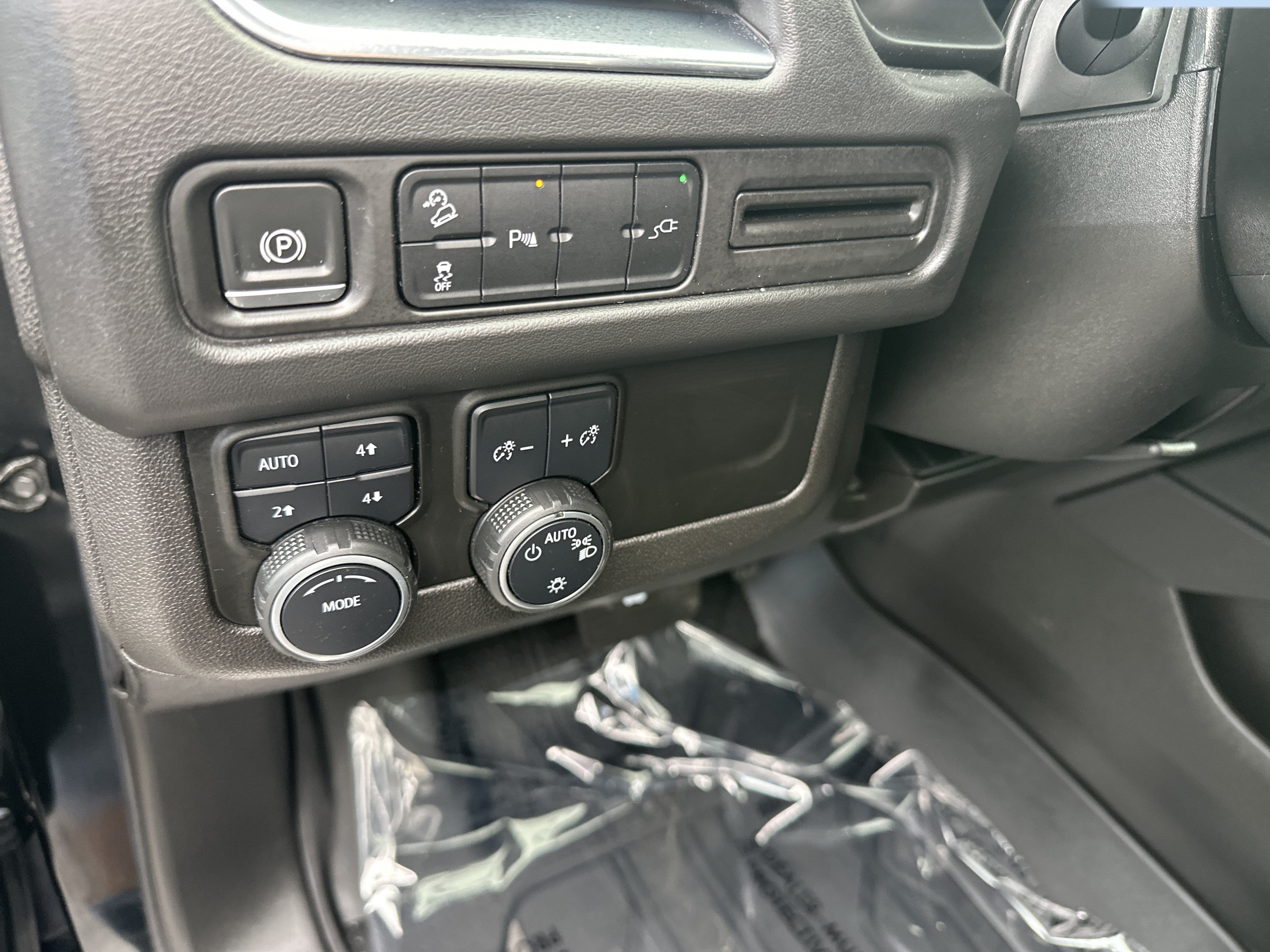Certified 2021 Chevrolet Suburban Z71 w/ Rear Media and Nav Package AWD/4WD image 16