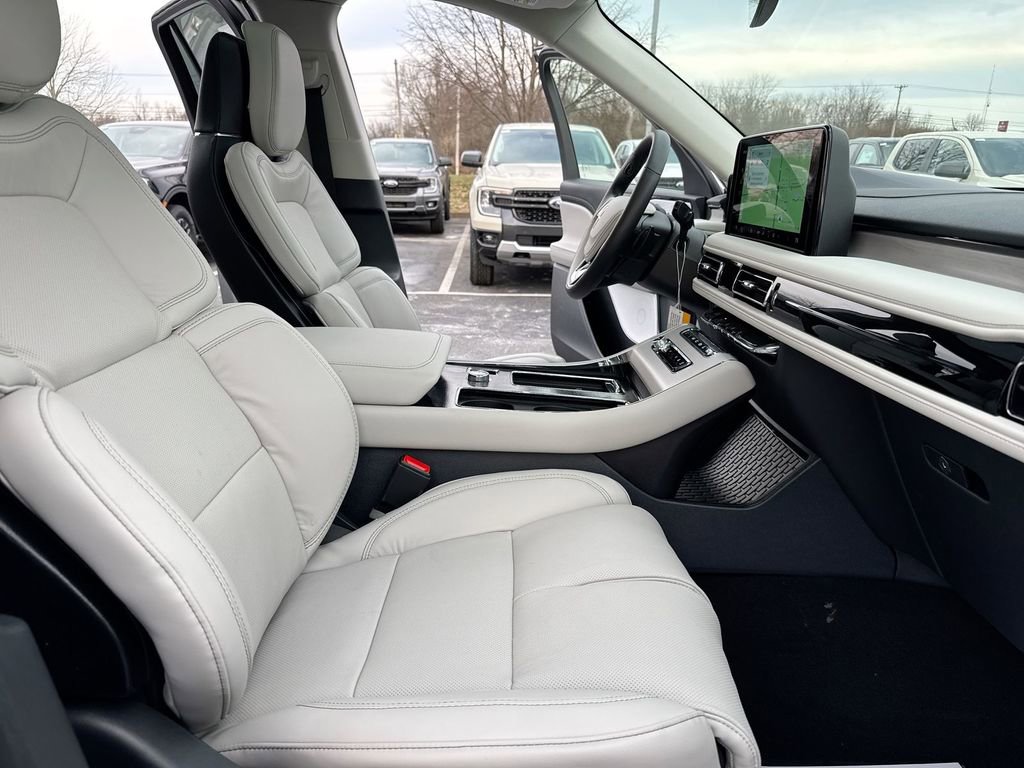 New 2026 Lincoln Aviator Reserve image 23