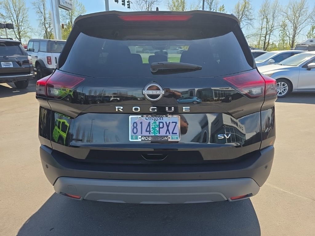 Used 2023 Nissan Rogue SV image 4
